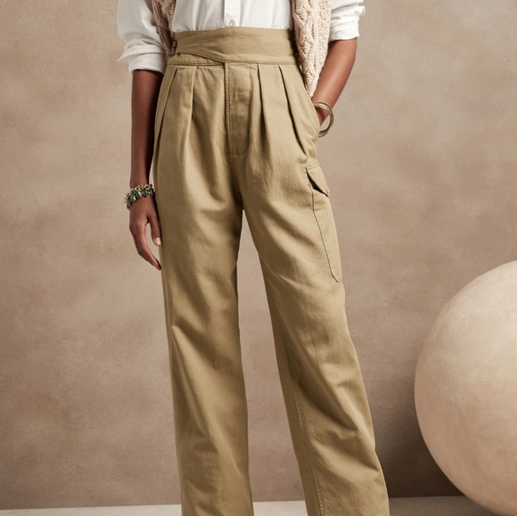 Banana Republic Pants - Gorgeous Utilitarian Khaki Heritage Explorer Pants